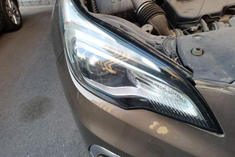 Used Buick Envision 2015 20T Two-Wheel-Drive Elite Model Right Front Headlight