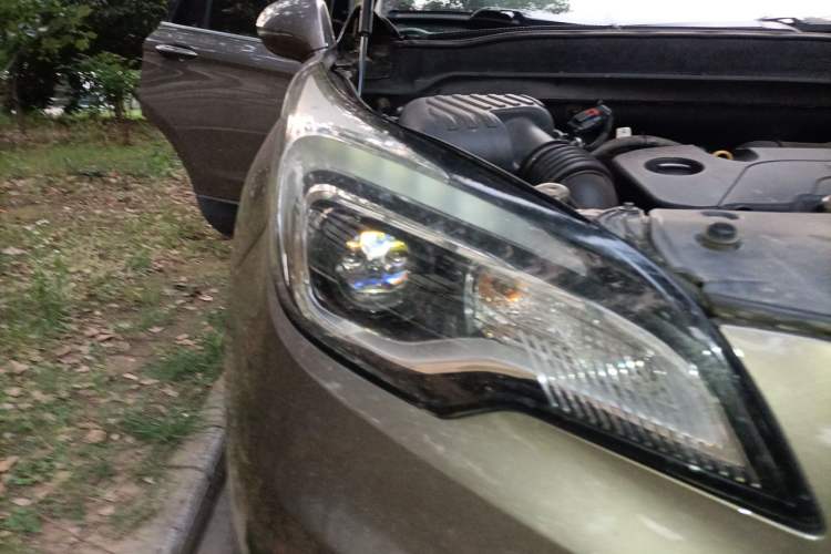Used Buick Envision 2015 20T Two-Wheel-Drive Elite Model Right Front Headlight