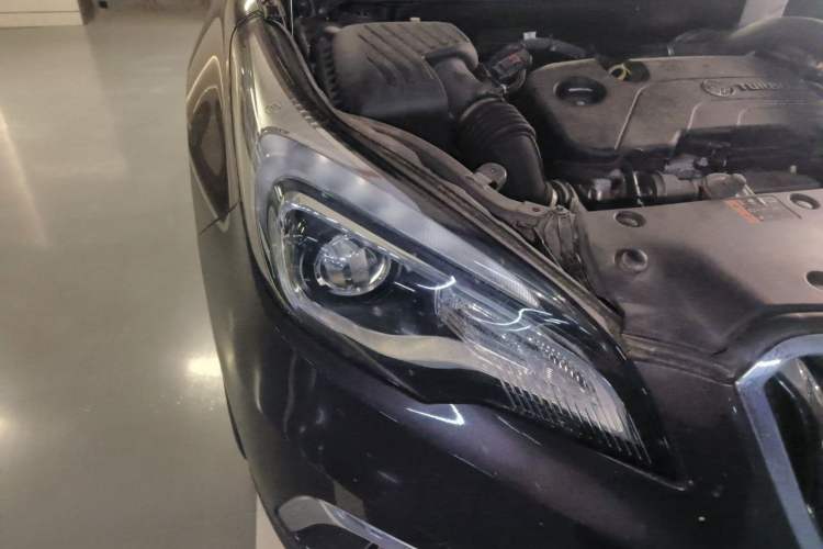 Used Buick Envision 2015 20T Two-Wheel-Drive Elite Model Right Front Headlight