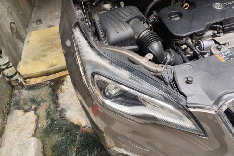 Used Buick Envision 2015 20T Four-Wheel Drive Luxury Model Right Front Headlight