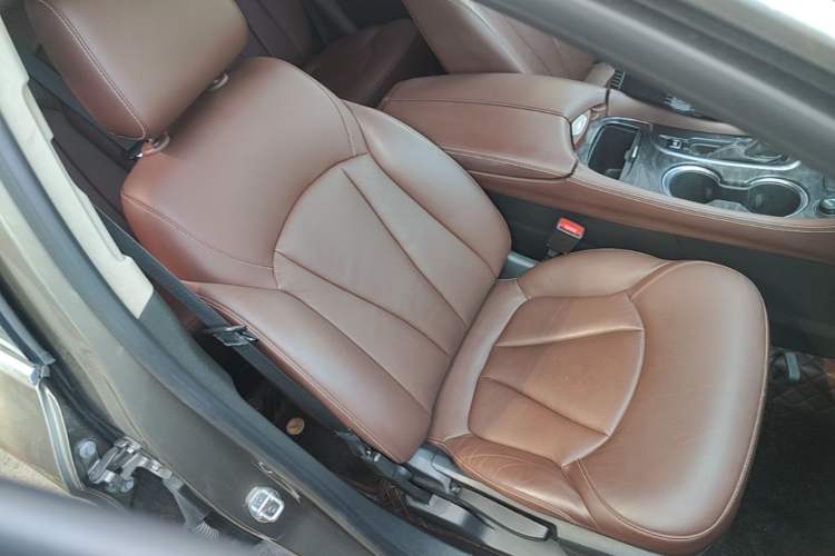 Used Buick Envision 2015 20T Two-Wheel-Drive Elite Model Right Front Seat