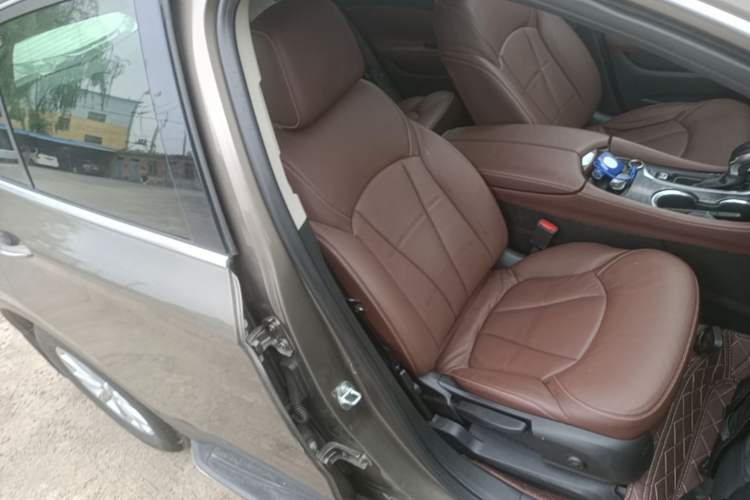 Used Buick Envision 2015 20T Two-Wheel-Drive Elite Model Right Front Seat