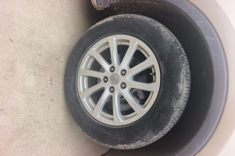 Used Buick Envision 2015 20T Two-Wheel-Drive Elite Model Right Front Wheel Hub
