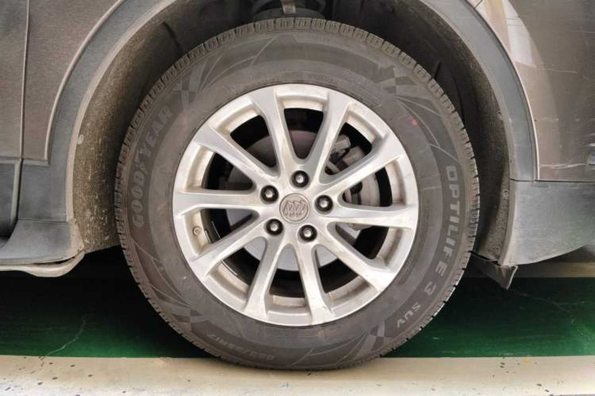 Used Buick Envision 2015 20T Four-Wheel Drive Elite Model Right Front Wheel Hub