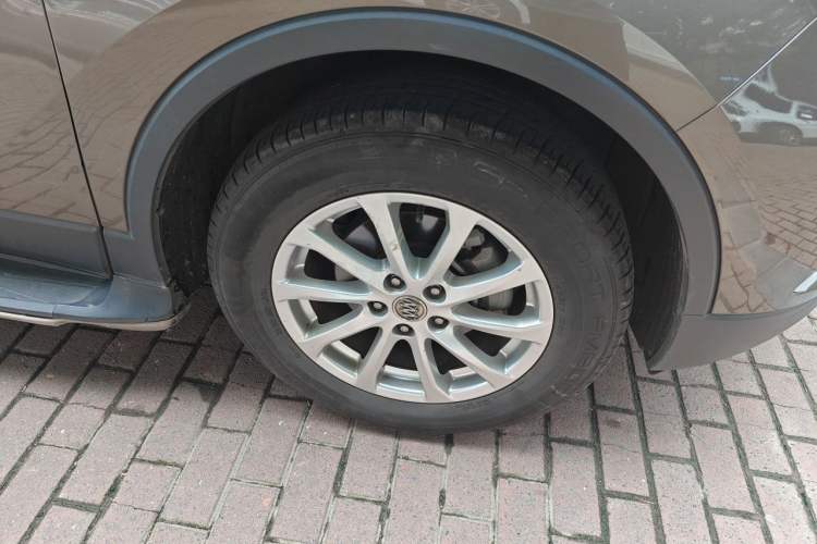 Used Buick Envision 2015 20T Two-Wheel-Drive Elite Model Right Front Wheel Hub