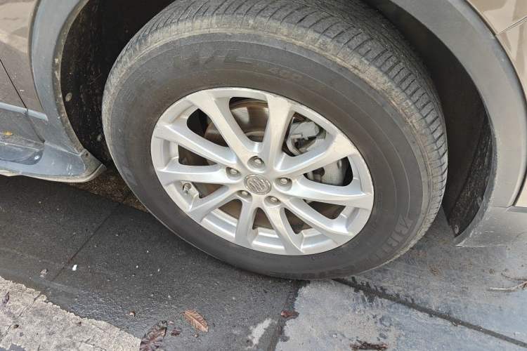 Used Buick Envision 2015 20T Four-Wheel Drive Luxury Model Right Front Wheel Hub