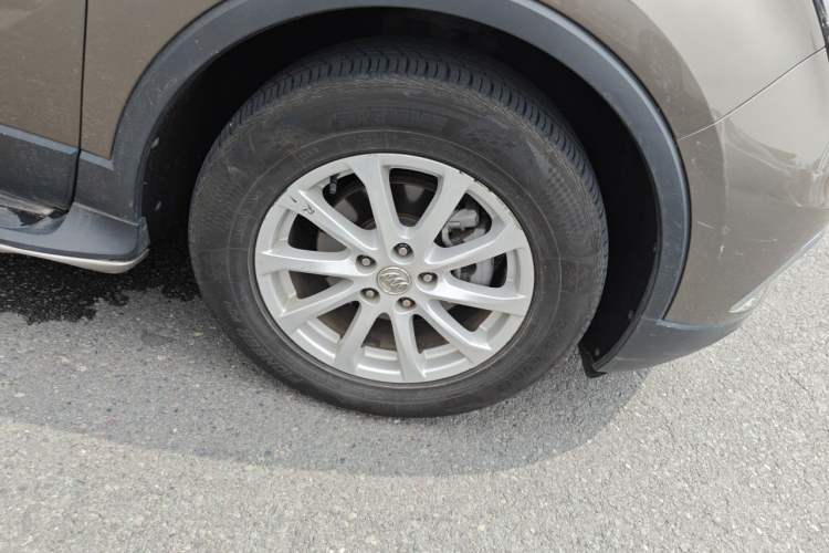 Used Buick Envision 2015 20T Four-Wheel Drive Elite Model Right Front Wheel Hub