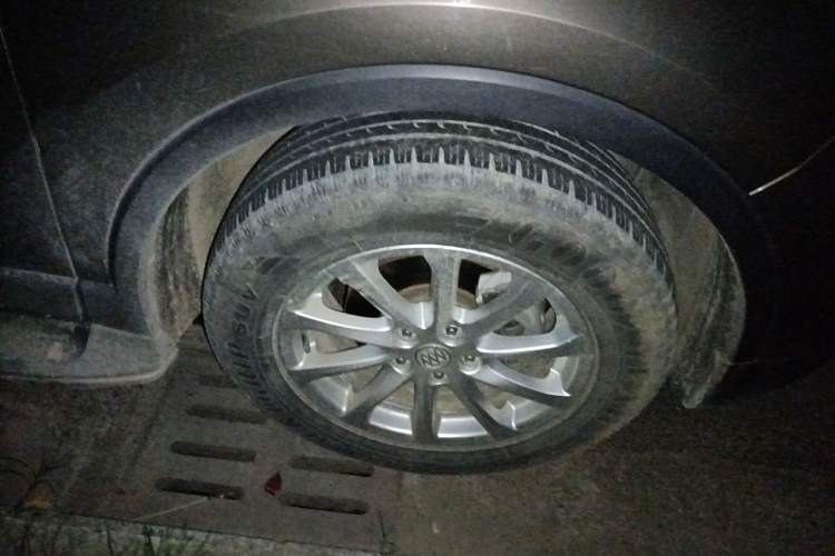 Used Buick Envision 2015 20T Two-Wheel-Drive Elite Model Right Front Wheel Hub