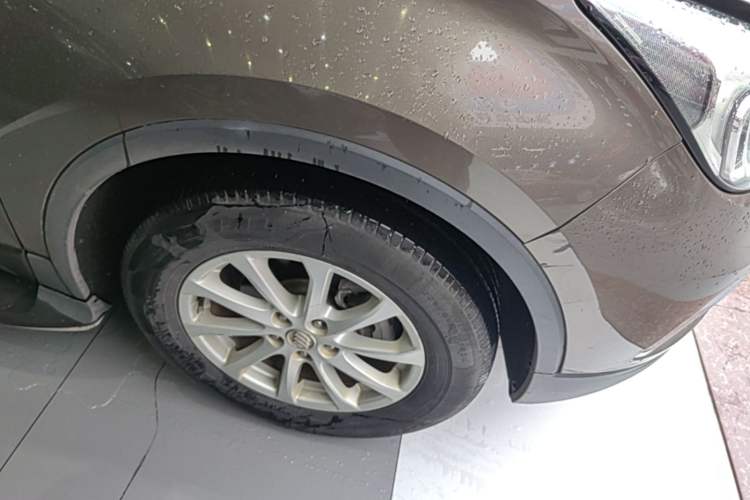 Used Buick Envision 2015 20T Four-Wheel Drive Elite Model Right Front Wheel Hub