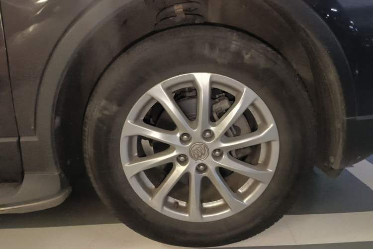 Used Buick Envision 2015 20T Two-Wheel-Drive Elite Model Right Front Wheel Hub