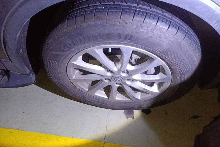 Used Buick Envision 2015 20T Two-Wheel-Drive Elite Model Right Front Wheel Hub