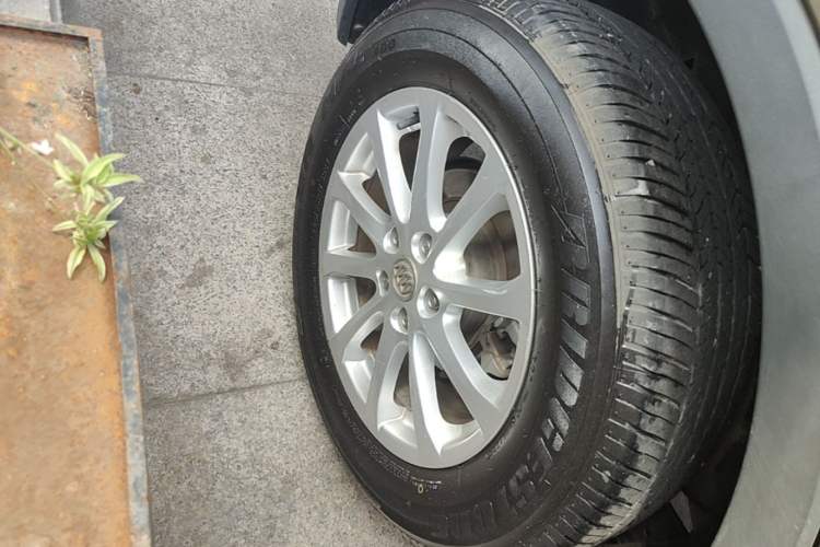Used Buick Envision 2015 20T Two-Wheel-Drive Elite Model Right Rear Wheel Hub
