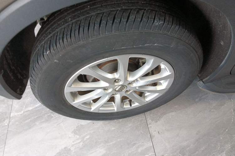 Used Buick Envision 2015 20T Two-Wheel-Drive Leading Model Right Rear Wheel Hub