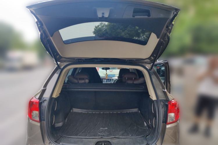 Used Buick Envision 2015 20T Two-Wheel-Drive Elite Model Trunk