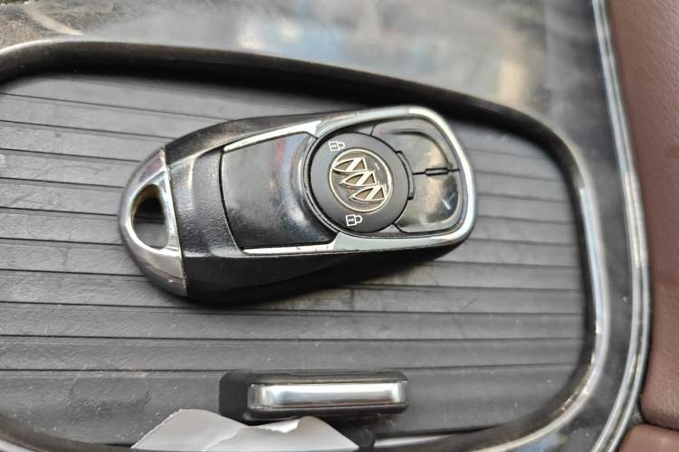 Used Buick Envision 2015 20T Four-Wheel Drive Luxury Model Vehicle Key