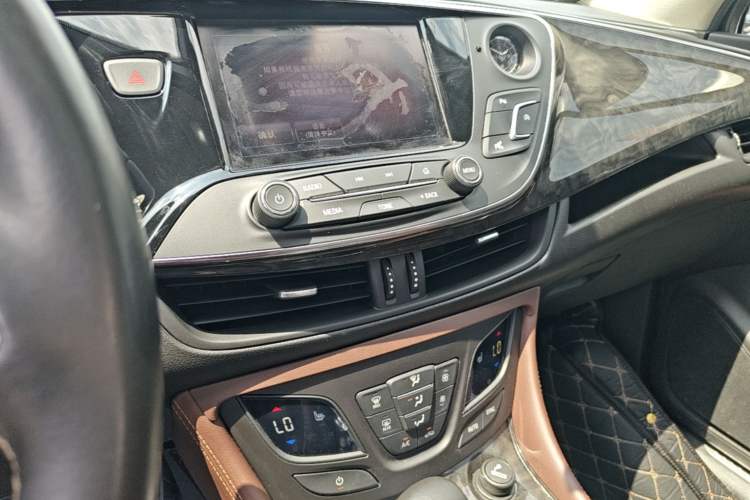 Used Buick Envision 2015 20T Four-Wheel Drive Luxury Model Audio And AC Panel