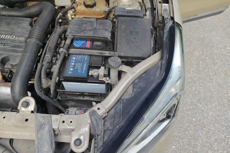 Used Buick Envision 2015 20T Two-Wheel-Drive Elite Model Engine Bay Left