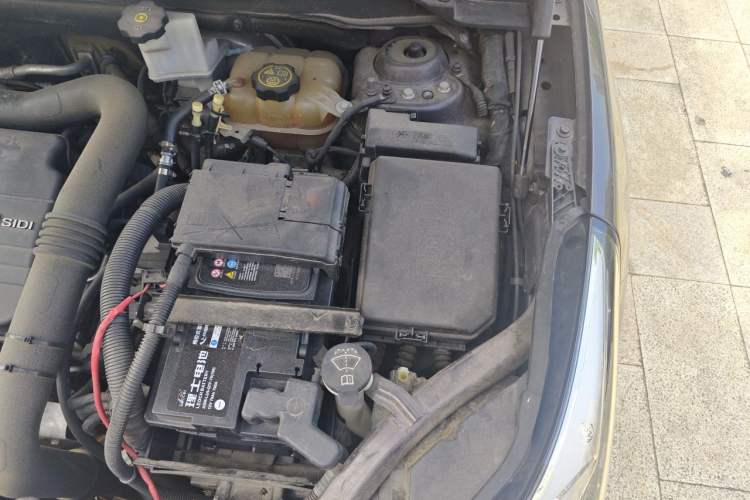 Used Buick Envision 2015 20T Two-Wheel-Drive Elite Model Engine Bay Left
