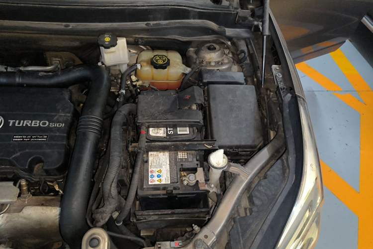 Used Buick Envision 2015 20T Two-Wheel-Drive Leading Model Engine Bay Left