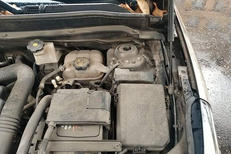 Used Buick Envision 2015 20T Two-Wheel-Drive Elite Model Engine Bay Left