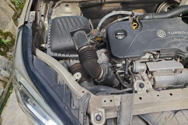 Used Buick Envision 2015 20T Two-Wheel-Drive Elite Model Engine Bay Right