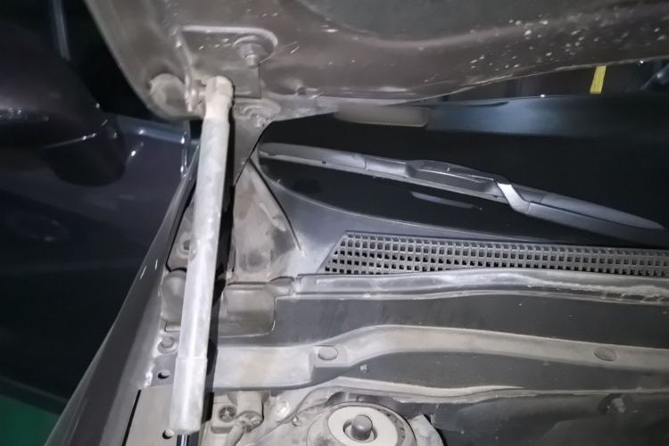 Used Buick Envision 2015 20T Two-Wheel-Drive Leading Model Engine Bay Right