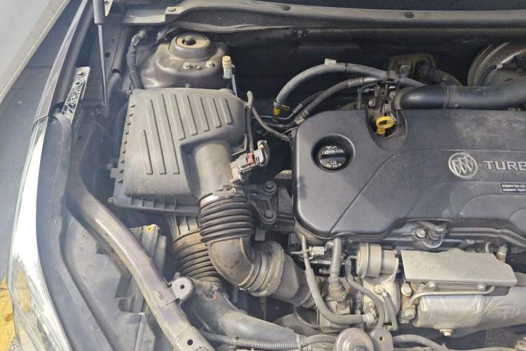 Used Buick Envision 2015 20T Two-Wheel-Drive Elite Model Engine Bay Right