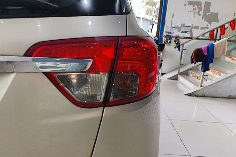 Used Buick Envision 2015 20T Four-Wheel Drive Luxury Model Exterior 3