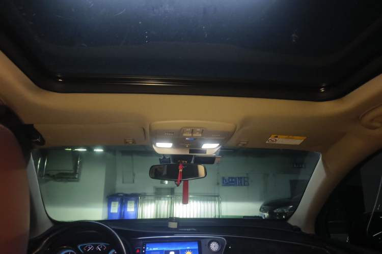 Used Buick Envision 2015 20T Two-Wheel-Drive Elite Model Headliner