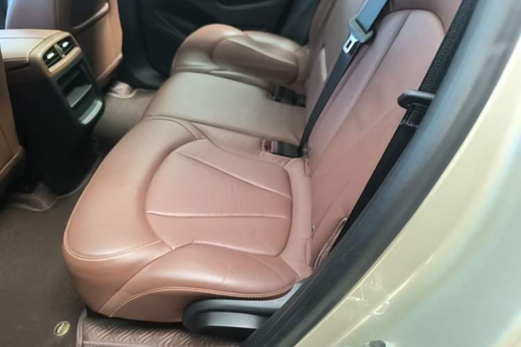 Used Buick Envision 2015 20T Four-Wheel Drive Luxury Model Left Rear Seat