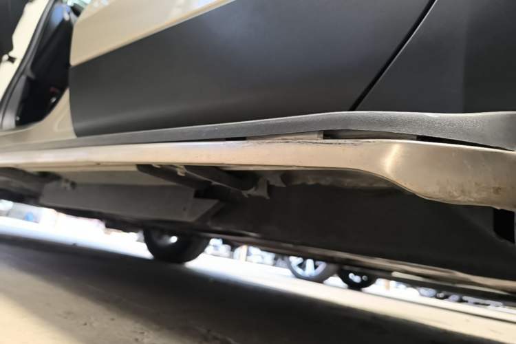 Used Buick Envision 2015 20T Four-Wheel Drive Luxury Model Left Side Sill