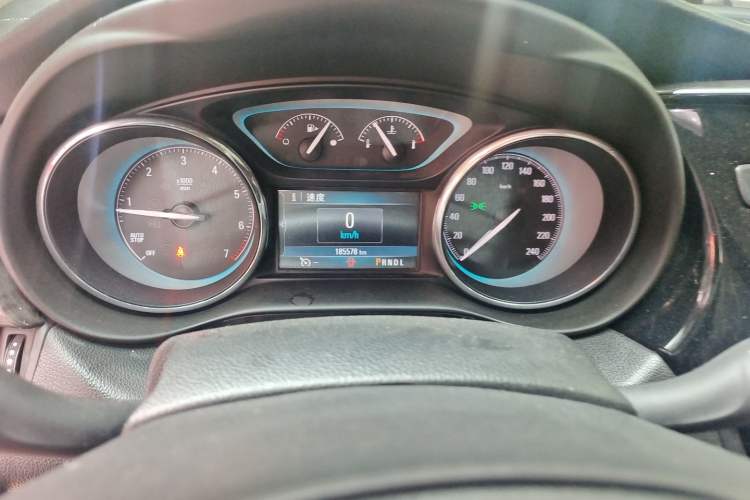 Used Buick Envision 2015 20T Two-Wheel-Drive Elite Model Odometer Close Up