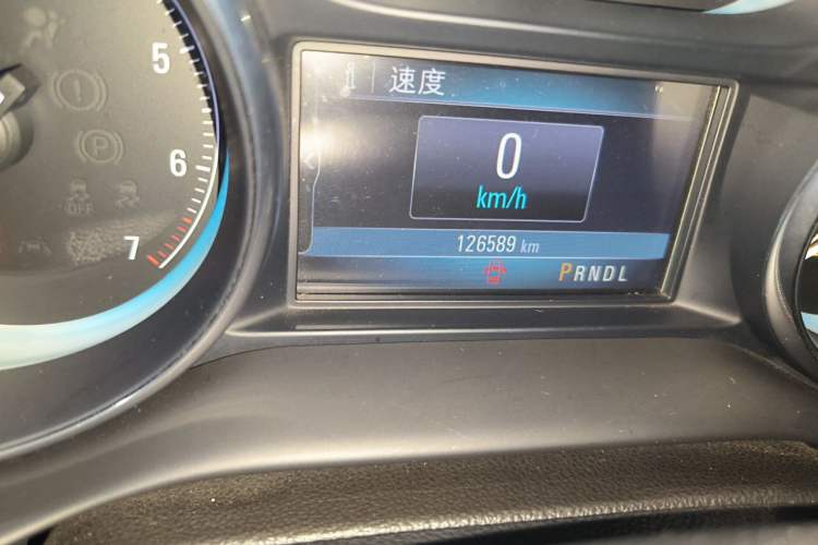 Used Buick Envision 2015 20T Two-Wheel-Drive Leading Model Odometer Close Up
