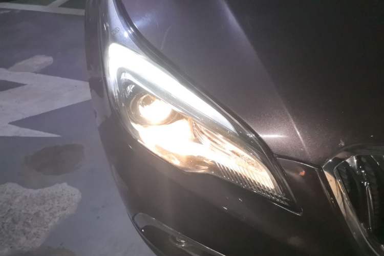 Used Buick Envision 2015 20T Two-Wheel-Drive Leading Model Right Front Headlight