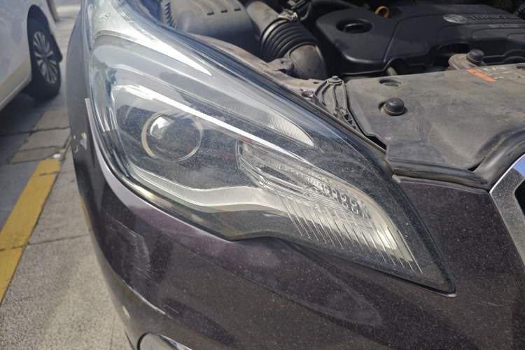 Used Buick Envision 2015 20T Two-Wheel-Drive Elite Model Right Front Headlight