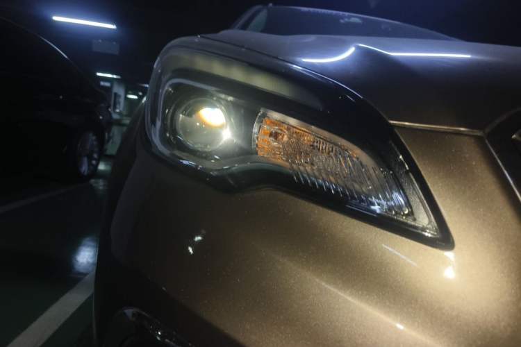 Used Buick Envision 2015 20T Two-Wheel-Drive Elite Model Right Front Headlight