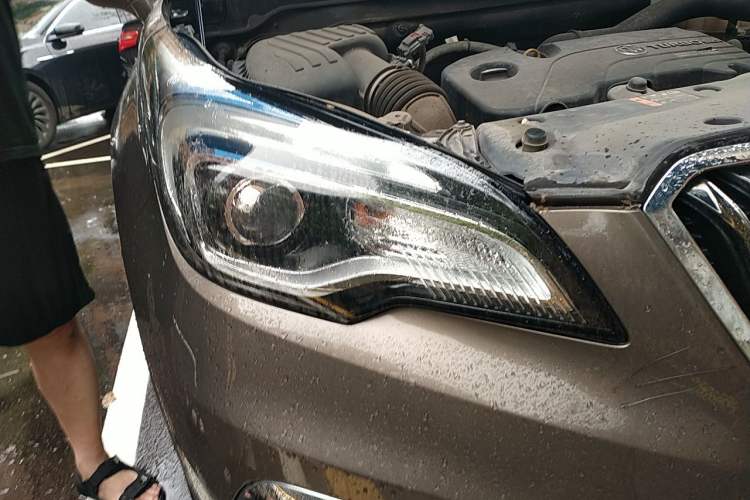 Used Buick Envision 2015 20T Two-Wheel-Drive Elite Model Right Front Headlight