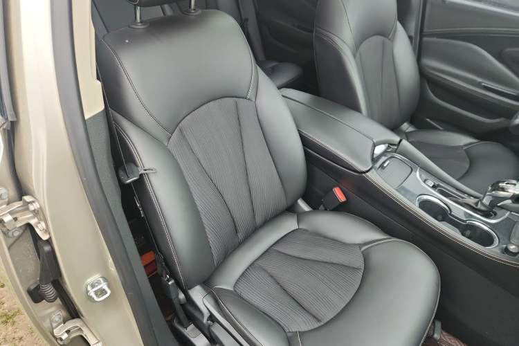 Used Buick Envision 2015 20T Two-Wheel-Drive Leading Model Right Front Seat