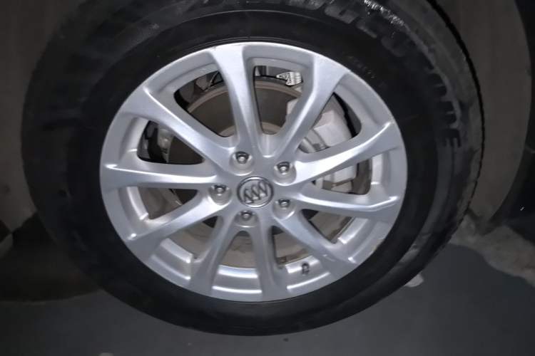 Used Buick Envision 2015 20T Two-Wheel-Drive Leading Model Right Front Wheel Hub