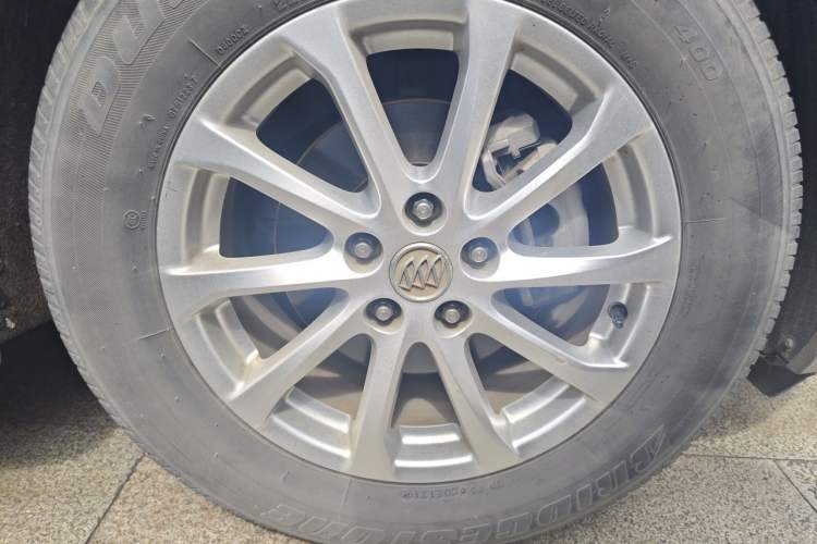 Used Buick Envision 2015 20T Two-Wheel-Drive Elite Model Right Front Wheel Hub