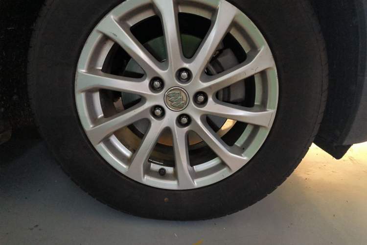 Used Buick Envision 2015 20T Two-Wheel-Drive Leading Model Right Front Wheel Hub
