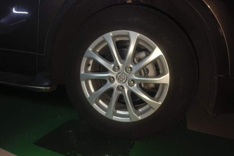 Used Buick Envision 2015 20T Two-Wheel-Drive Elite Model Right Front Wheel Hub