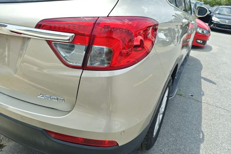 Used Buick Envision 2015 20T Four-Wheel Drive Luxury Model Right Rear Taillight