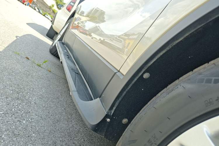 Used Buick Envision 2015 20T Four-Wheel Drive Luxury Model Right Side Sill