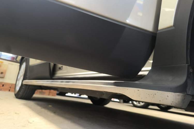 Used Buick Envision 2015 20T Four-Wheel Drive Luxury Model Right Side Sill