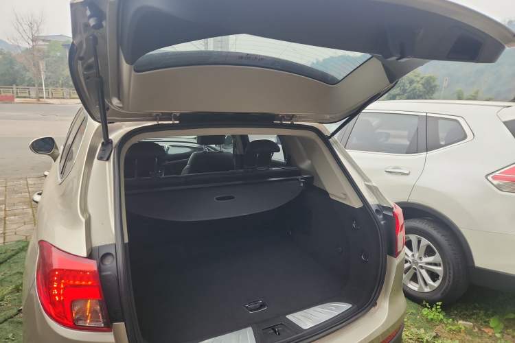 Used Buick Envision 2015 20T Two-Wheel-Drive Leading Model Trunk