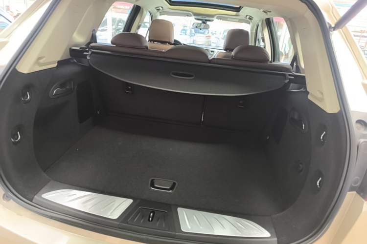Used Buick Envision 2015 20T Four-Wheel Drive Luxury Model Trunk