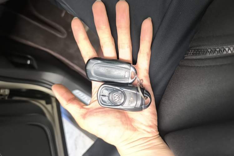 Used Buick Envision 2015 20T Four-Wheel Drive Luxury Model Vehicle Key