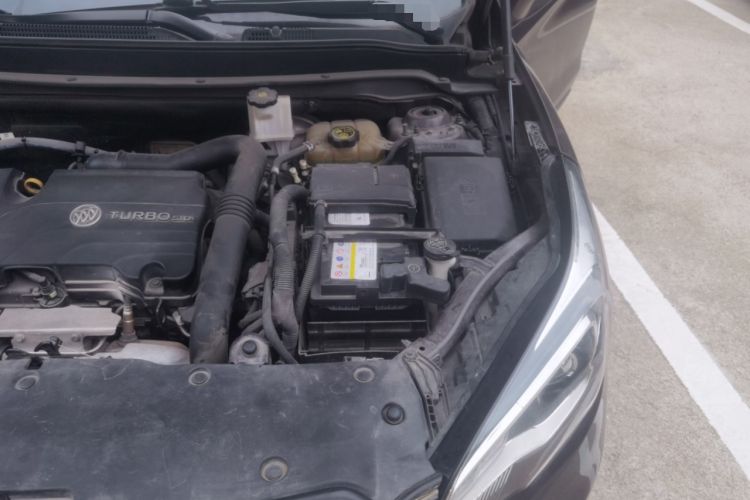 Used Buick Envision 2015 20T Two-Wheel-Drive Elite Model Engine Bay Left