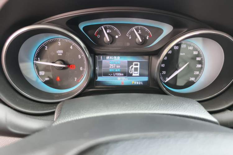 Used Buick Envision 2015 20T Two-Wheel-Drive Leading Model Odometer Close Up